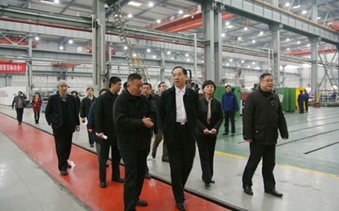 倪(ni)健民率全(quan)總慰問團(tuan)來杭機送(song)溫暖