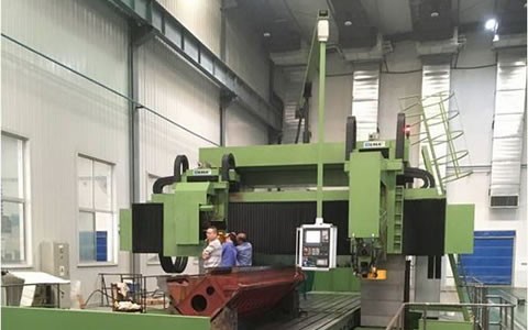 杭機股(gu)份12米大(da)型數控(kong)動梁龍(long)門導軌(gui)磨床順(shun)利交付(fu)