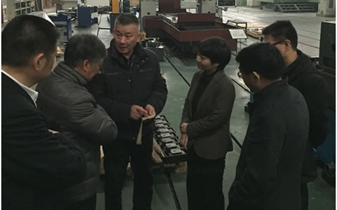 浦江(jiang)縣委(wei)副書(shu)記、代(dai)縣長(zhang)俞佩(pei)芬一(yi)行考(kao)察杭(hang)機股(gu)份