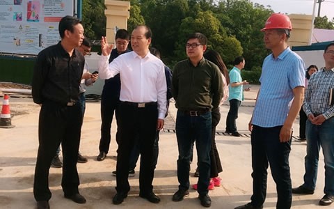 浦江(jiang)縣委書記(ji)程天雲視(shi)察杭機新(xin)廠區建設(she)情況