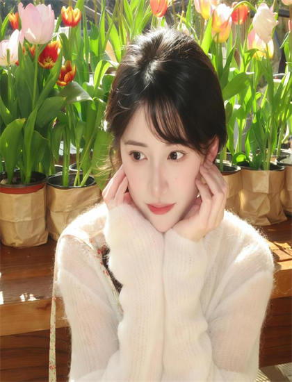 《我的女友不是人》影视作品全面深入解析标杆式的：剧情深度剖析与艺术价值探讨